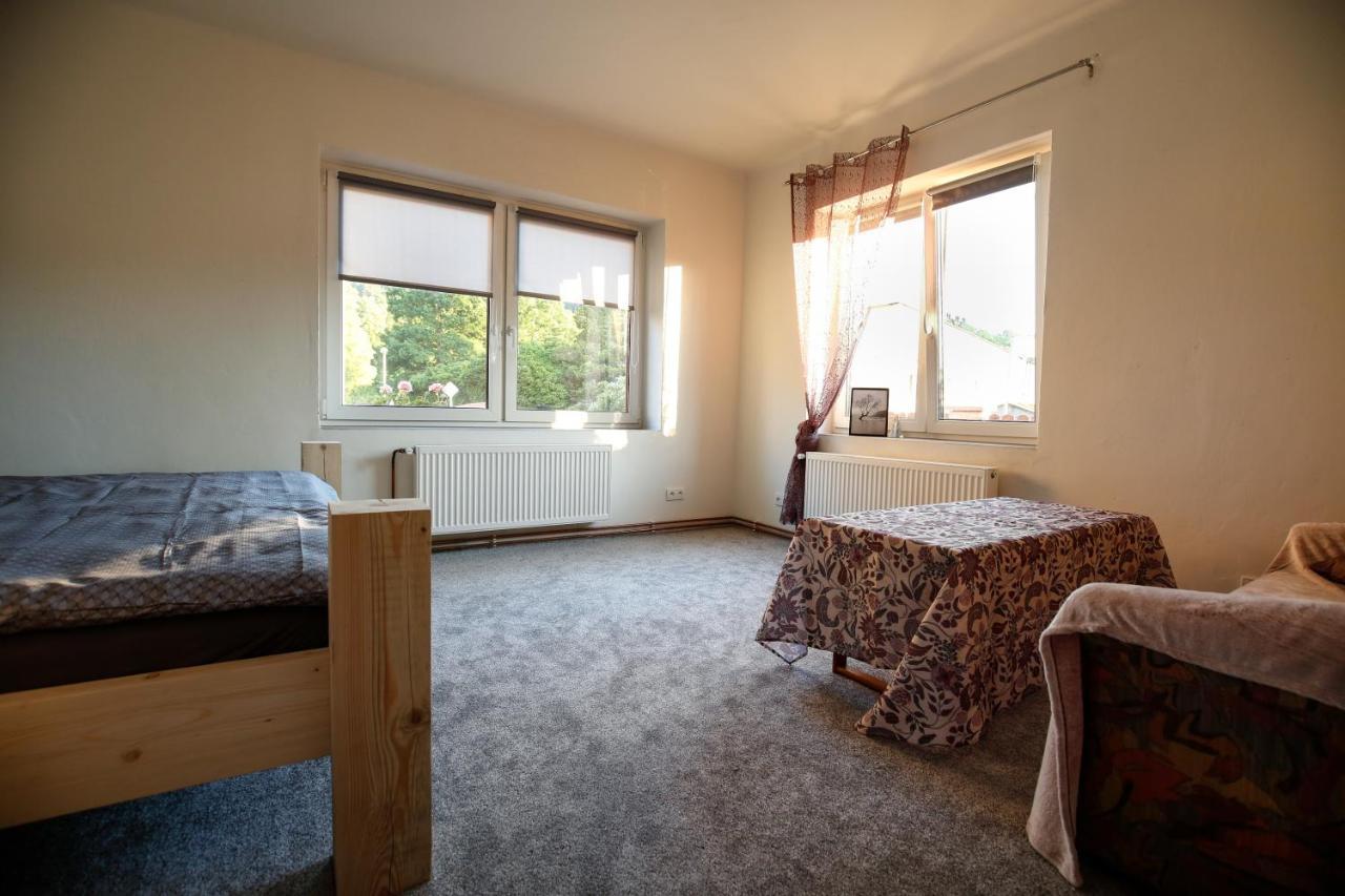 טרוטנוב Apartman Devade Se Dvema Loznicemi A Wifi Pripojenim מראה חיצוני תמונה