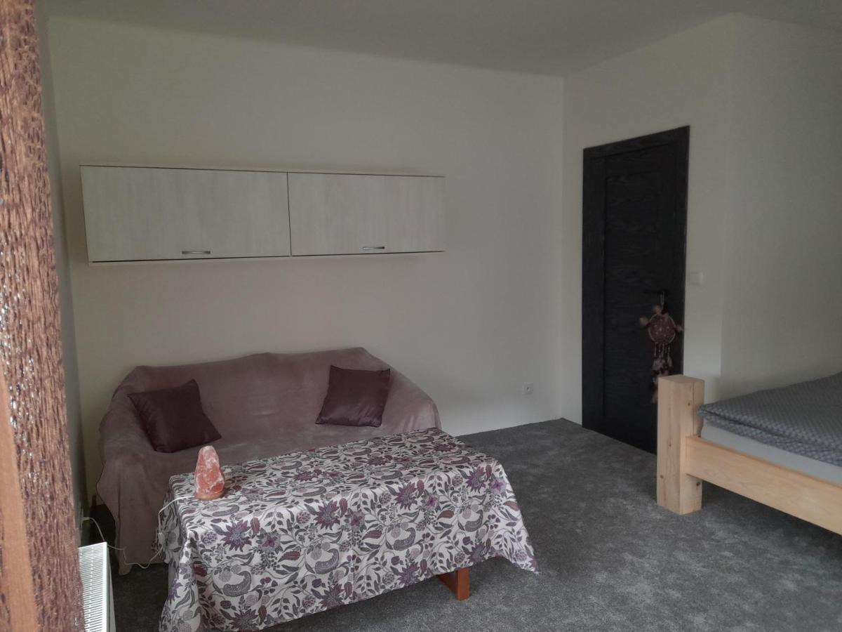 טרוטנוב Apartman Devade Se Dvema Loznicemi A Wifi Pripojenim מראה חיצוני תמונה